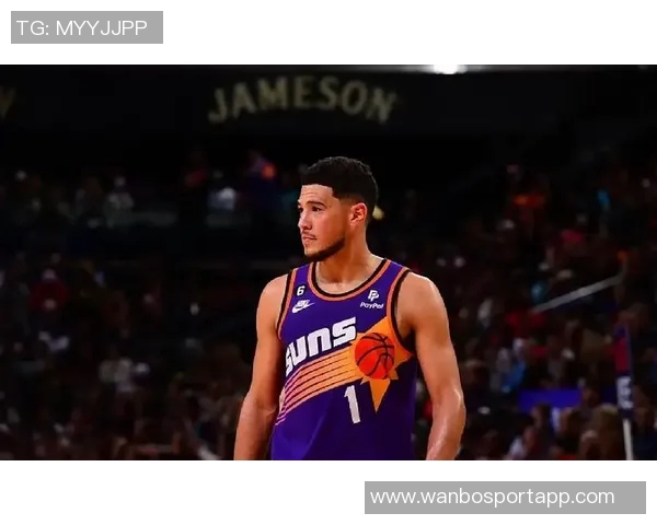 布克首节表现惊艳三分球全中助力球队轻松领先